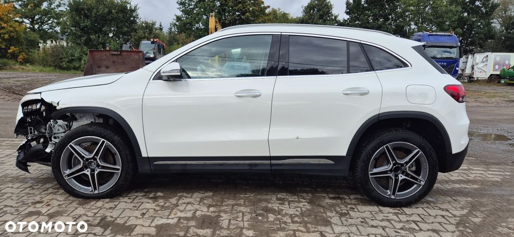 Mercedes-Benz GLA - 11