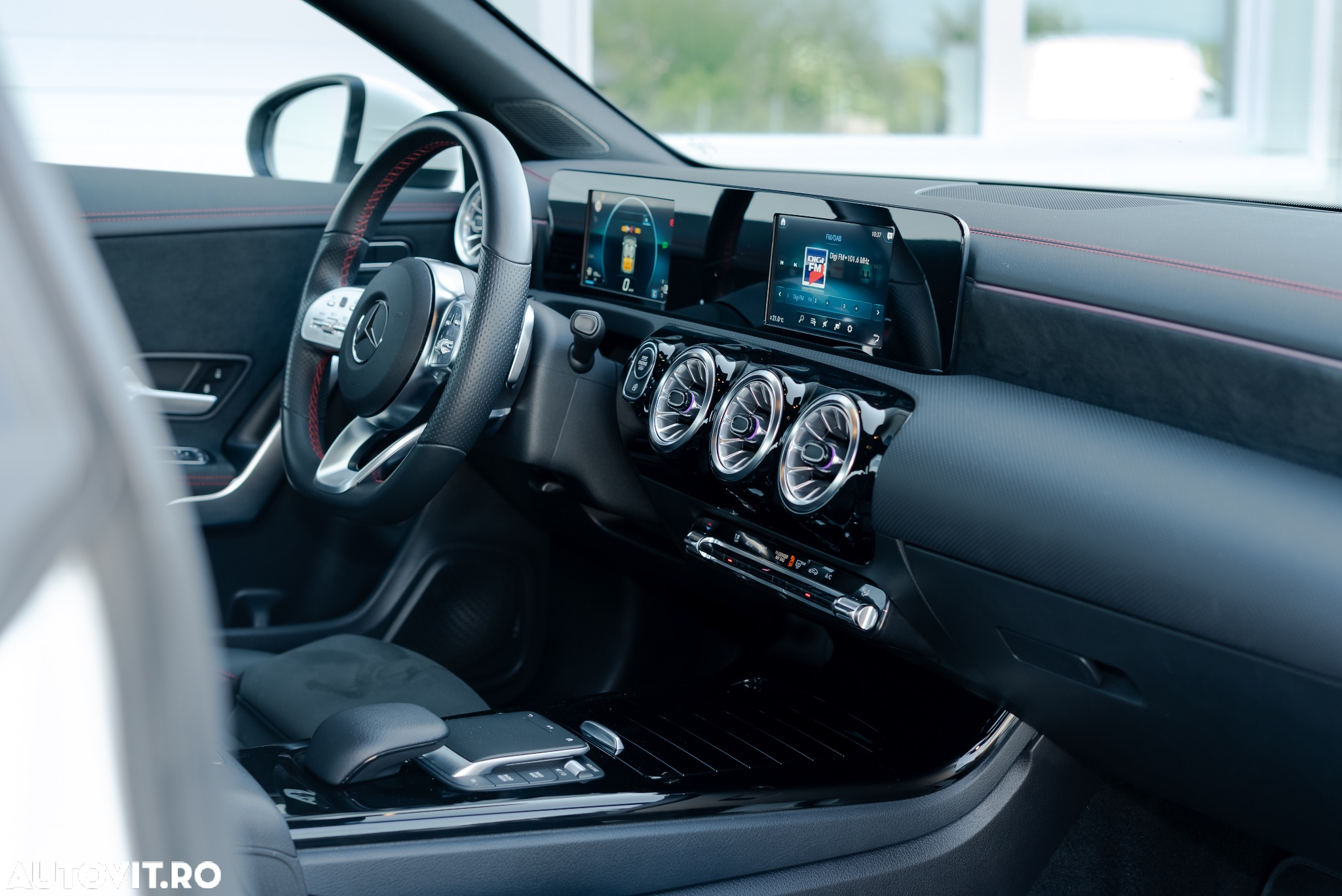 Mercedes-Benz CLA 180 7G-DCT AMG Line - 4