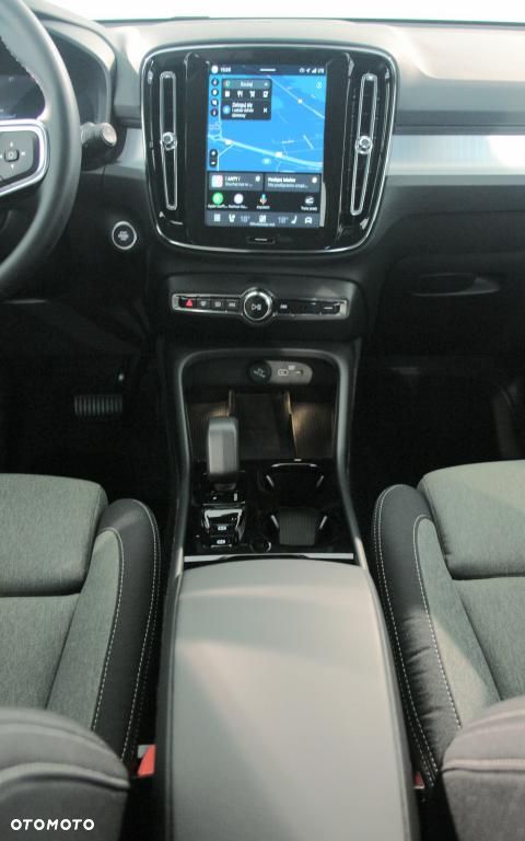 Volvo XC 40 B3 B DKG Plus Black Edition - 23