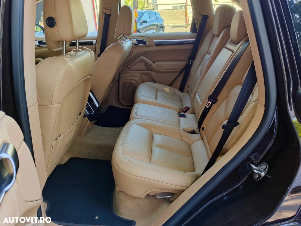 Porsche Cayenne 3.0 L - 6