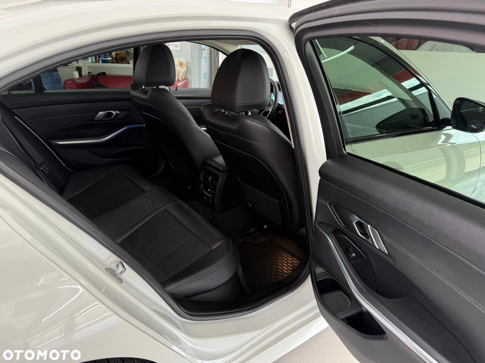 BMW Seria 3 - 16