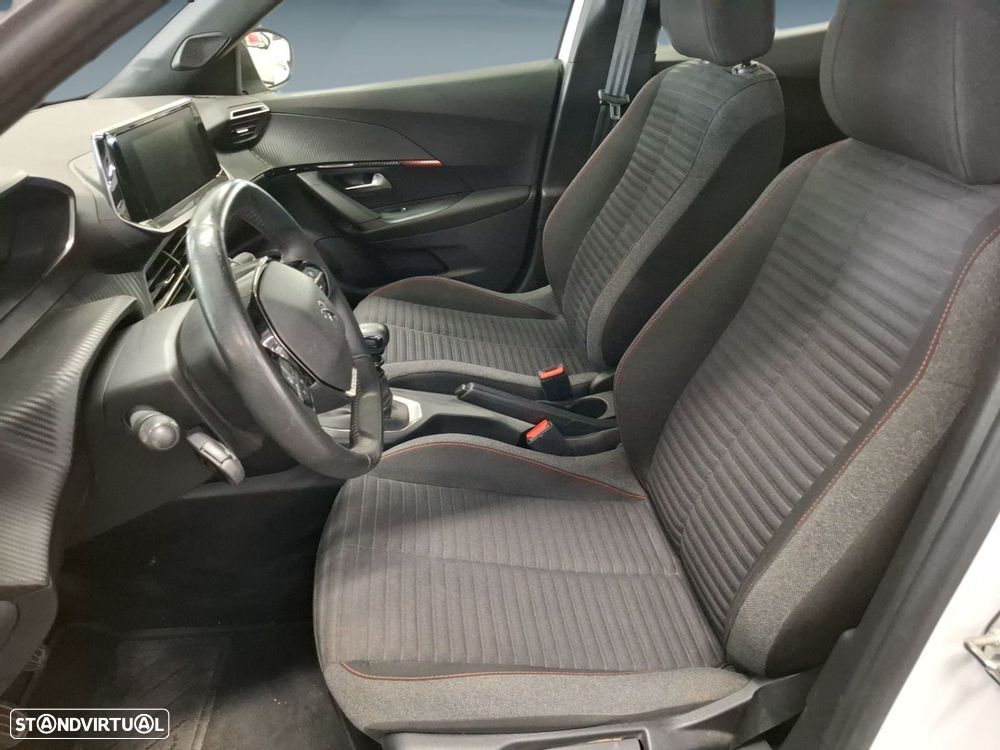 Peugeot 2008 1.2 PureTech Active — fotografia 11