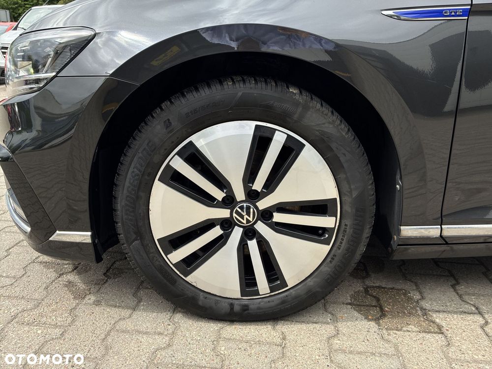 Volkswagen Passat - 17