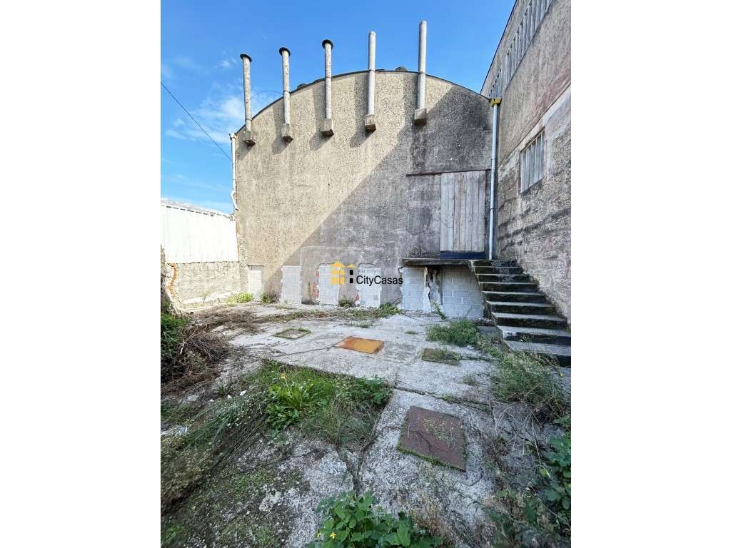 Prédio/Armazém em Milheirós - Grande imagem: 4/18