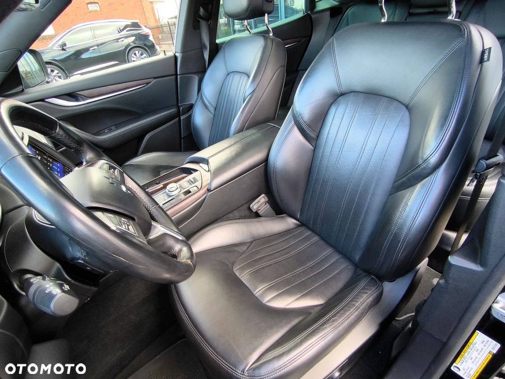 Maserati Levante Q4 Executive - 33