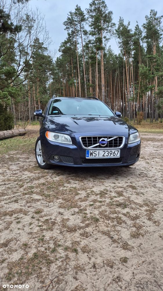 Volvo V70 2.4D Momentum - 1