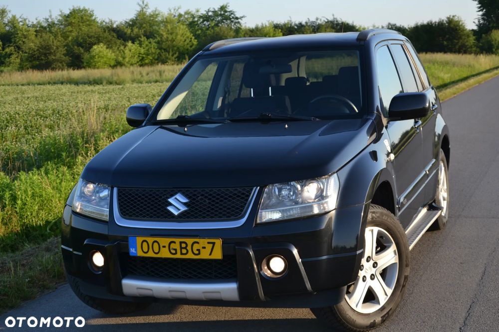 Suzuki Grand Vitara 2.0 De luxe - 28
