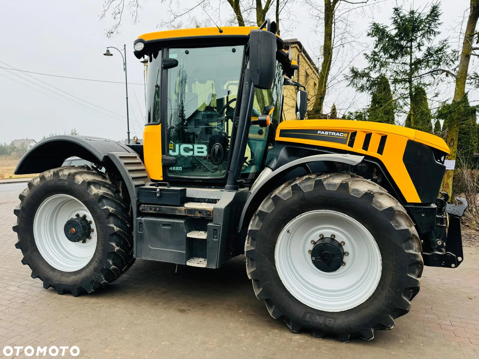 JCB FASTRAC 4220 - 13