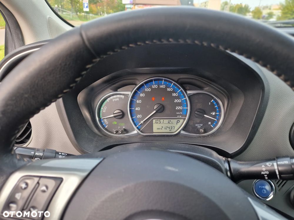 Toyota Yaris Hybrid 100 Premium - 3
