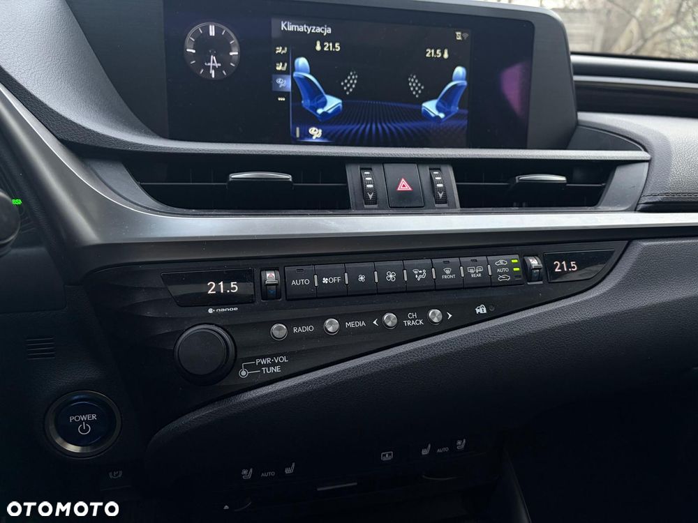 Lexus ES 300h Prestige - 29