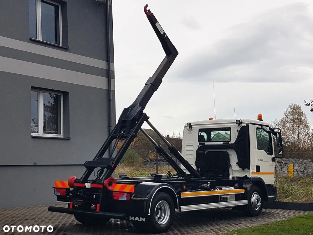 MAN TGL 12.220 HAKOWIEC 4x2 KLIMA HAKOWIEC DO KONTENERÓW - 4
