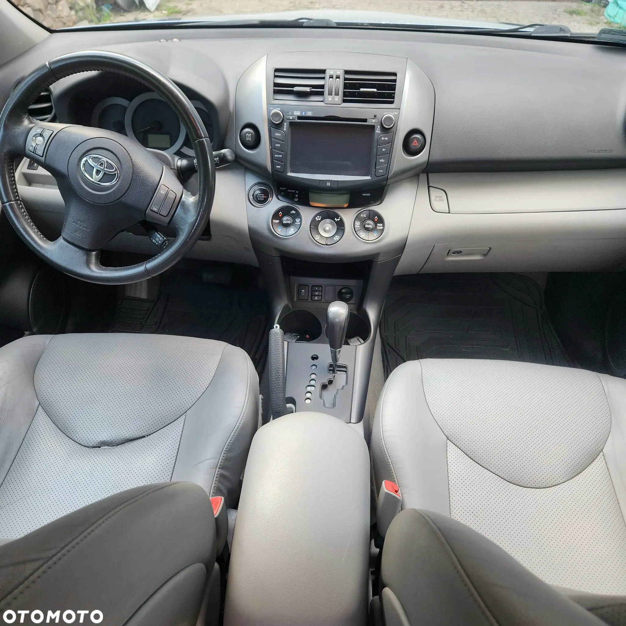Toyota RAV4 - 10