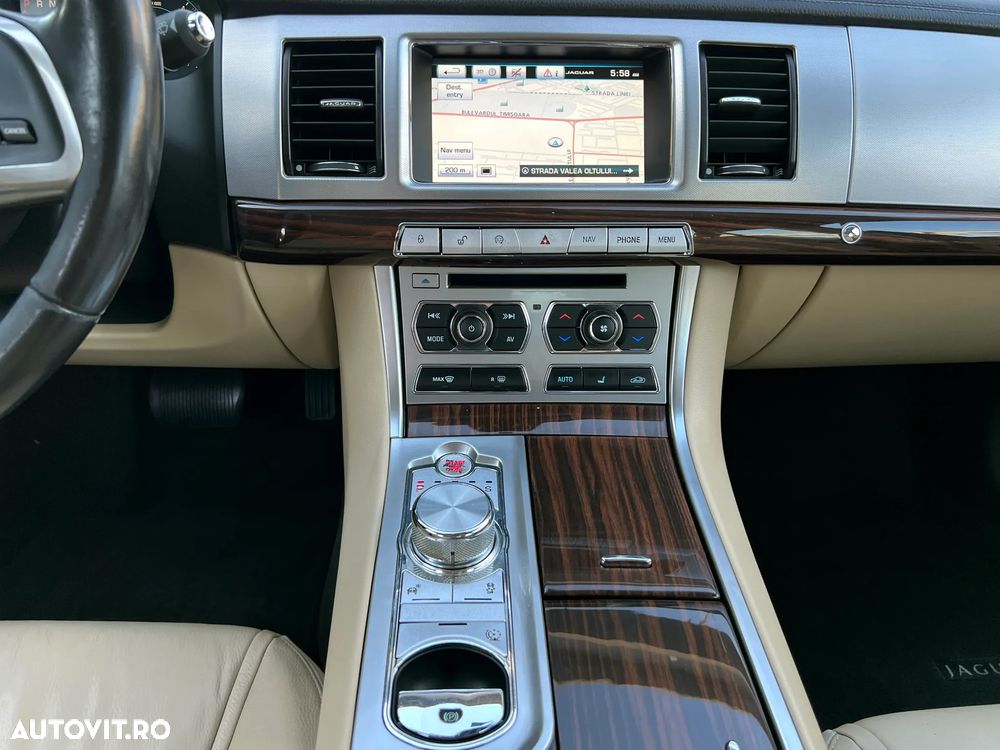 Jaguar XF 2.2D Premium Luxury - 21