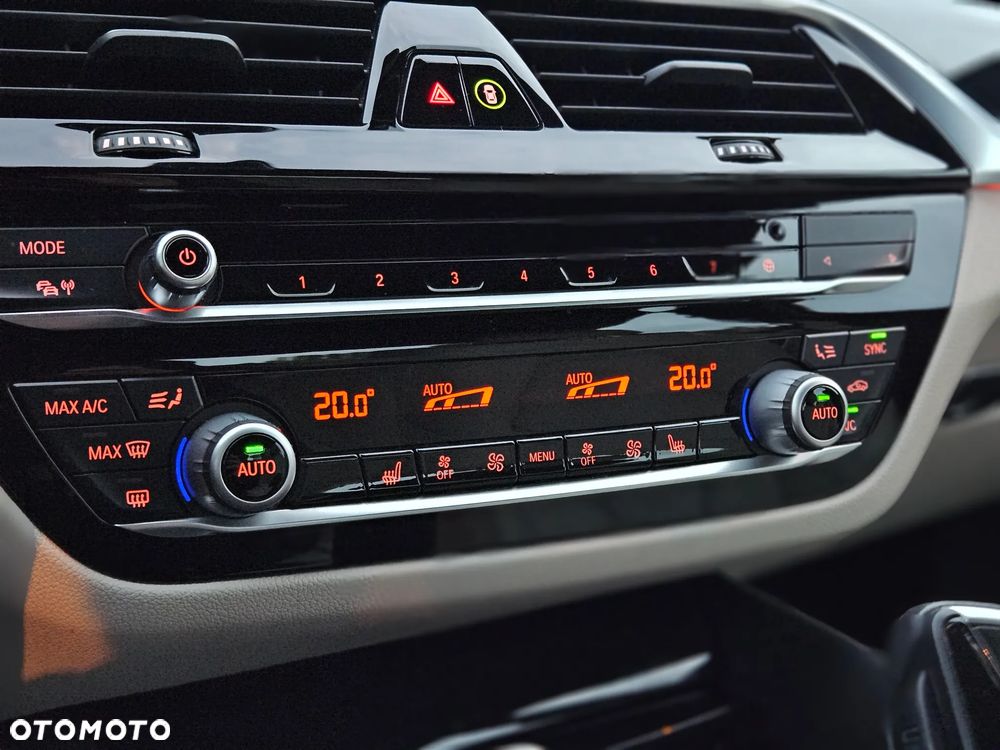 BMW Seria 5 530i xDrive Luxury Line - 36
