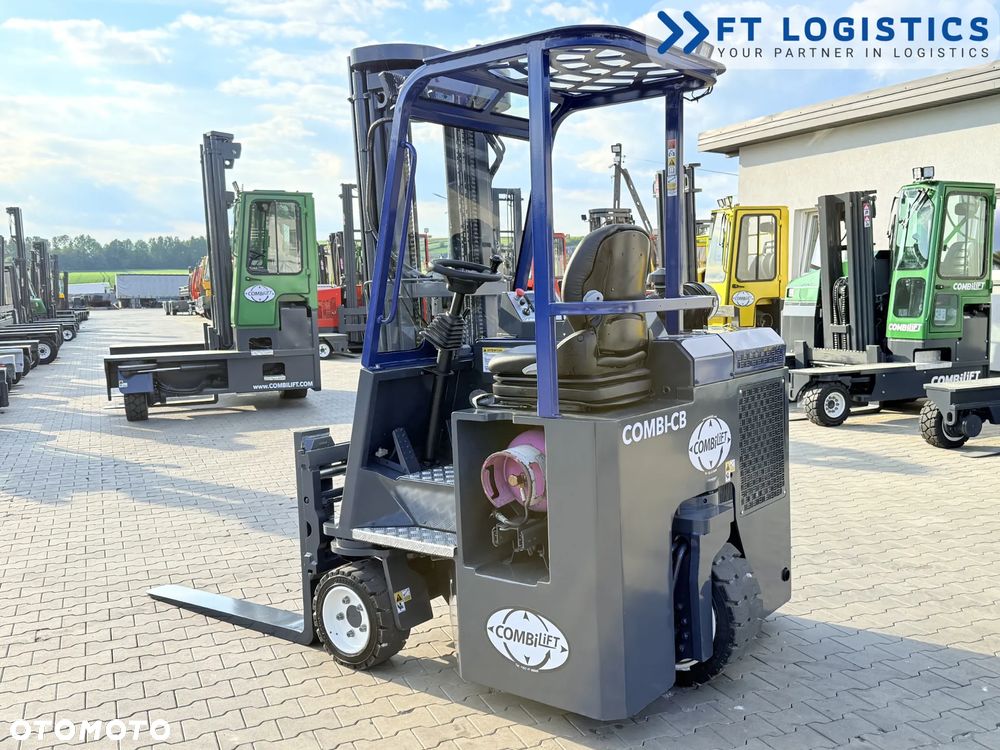 Combilift WÓZEK CZTEROKIERUNKOWY - WIELOKIERUNKOWY | COMBILIFT CB3000| GAS | TRIPLEX 5500MM | POZYCJONER WIDEŁ | PRZESUW WIDEŁ | WOLNY SKOK | NOWE OPONY | PO SERWISIE | STAN IDEALNY | Szeroka oferta wózków czterokierunkowych i bocznych, dopasowanych do różnorodnych potrzeb i zastosowań - 8