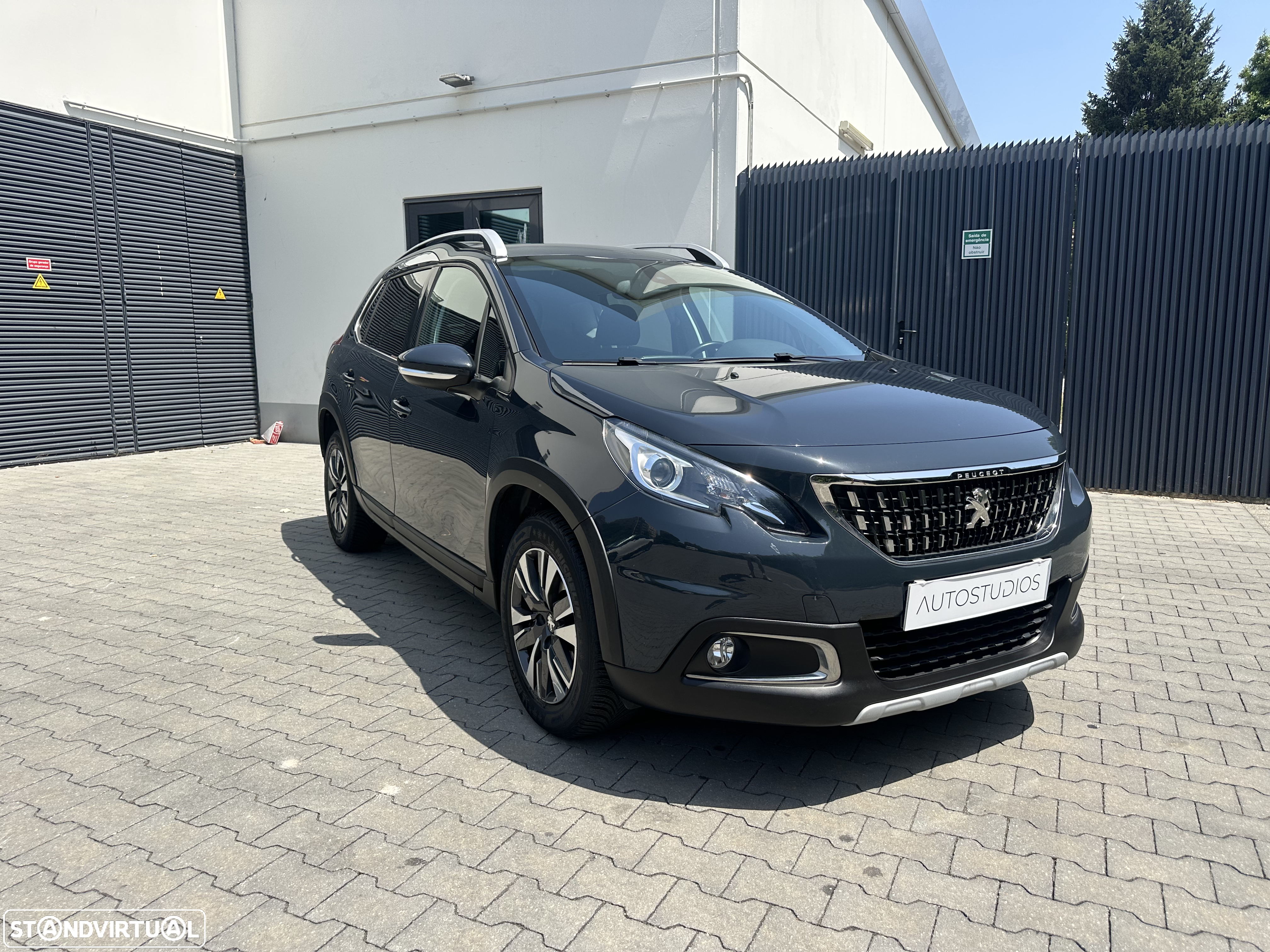 Peugeot 2008 1.2 PureTech Allure EAT6 - 3