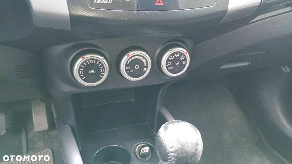Mitsubishi Outlander - 11