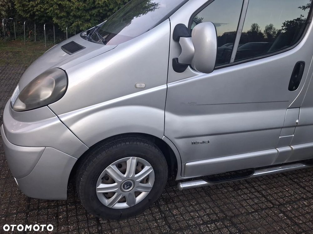 Renault Trafic Grand Passenger Black Edition - 21