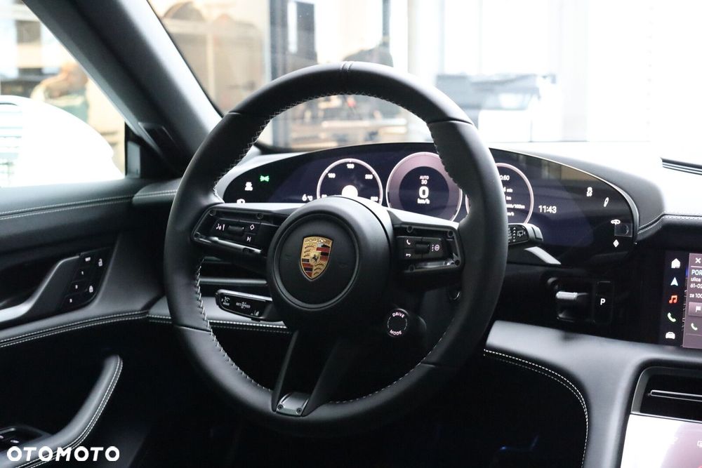 Porsche Taycan - 16