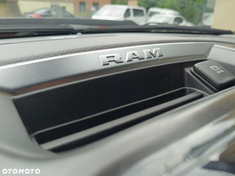 Dodge RAM - 24