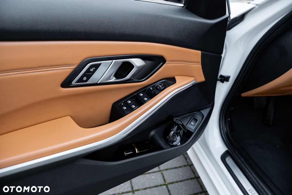 BMW Seria 3 330d xDrive - 18