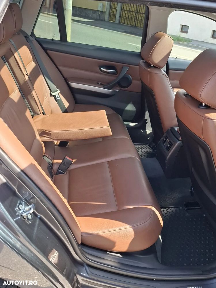 BMW Seria 3 318d DPF Touring - 24