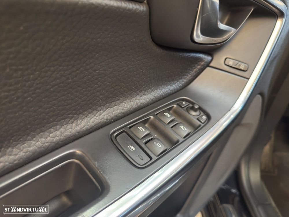 Volvo V60 1.6 D2 Momentum Eco - 22