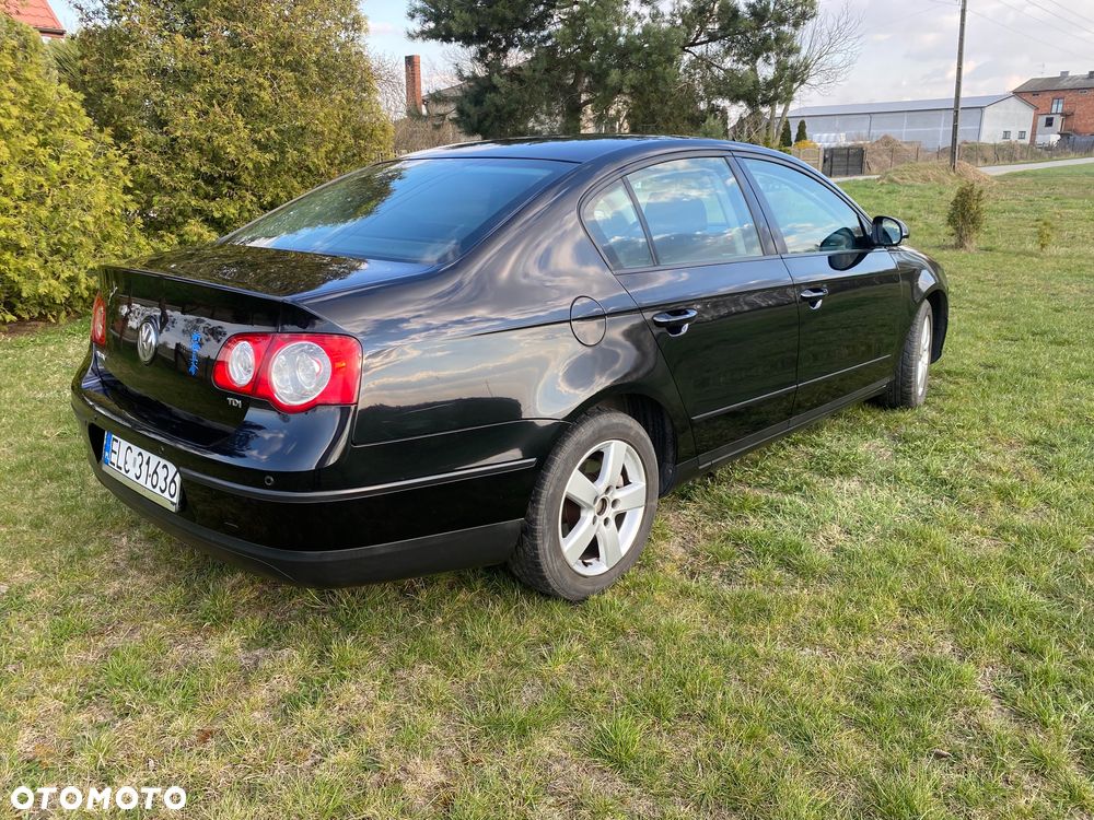 Volkswagen Passat 1.9 TDI Comfortline - 4