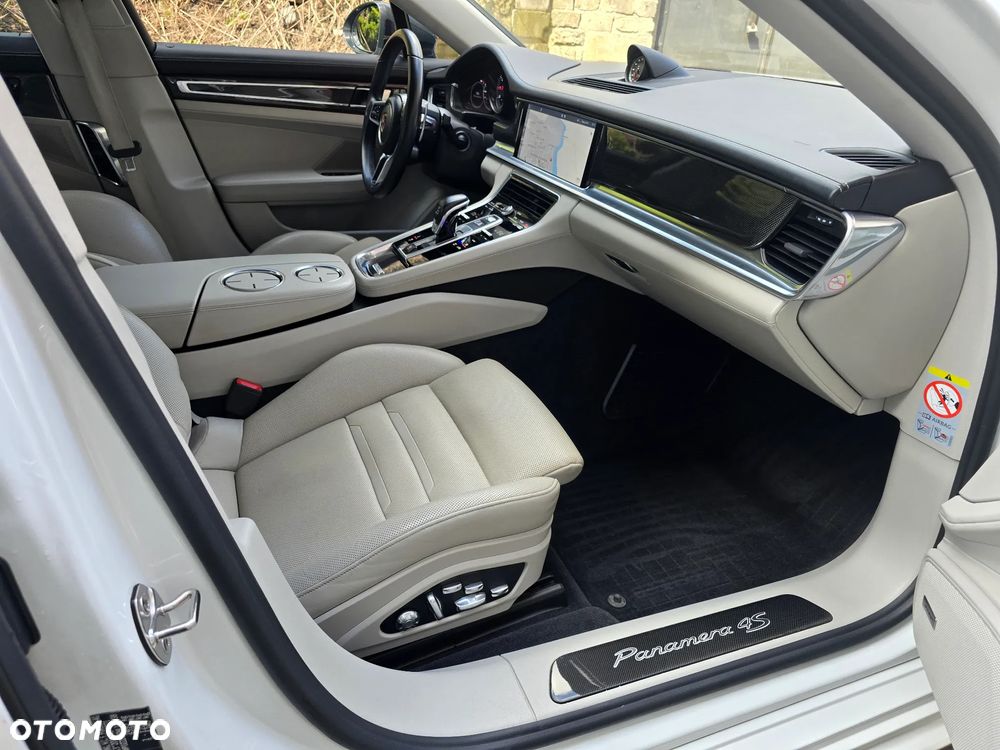 Porsche Panamera 4S - 8