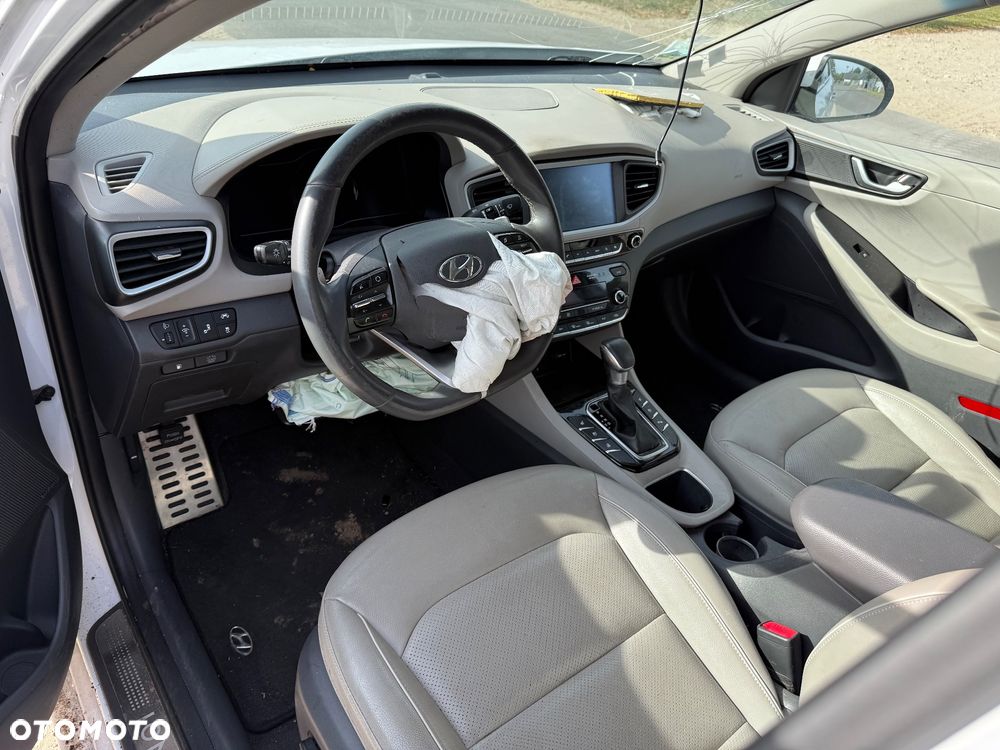 Hyundai IONIQ - 11