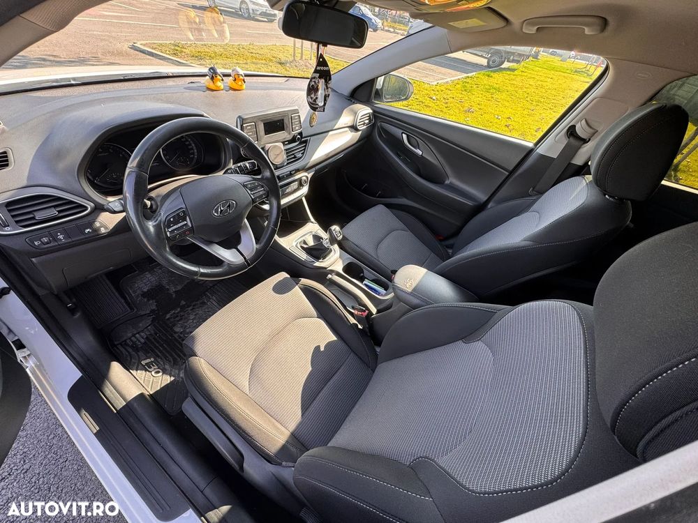 Hyundai i30 1.4 100CP 5DR M/T Classic+ - 8