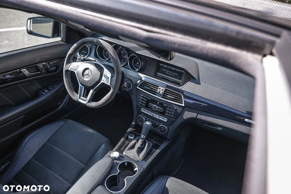 Mercedes-Benz Klasa C 63 AMG Coupe AMG SPEEDSHIFT MCT Edition 507 - 24