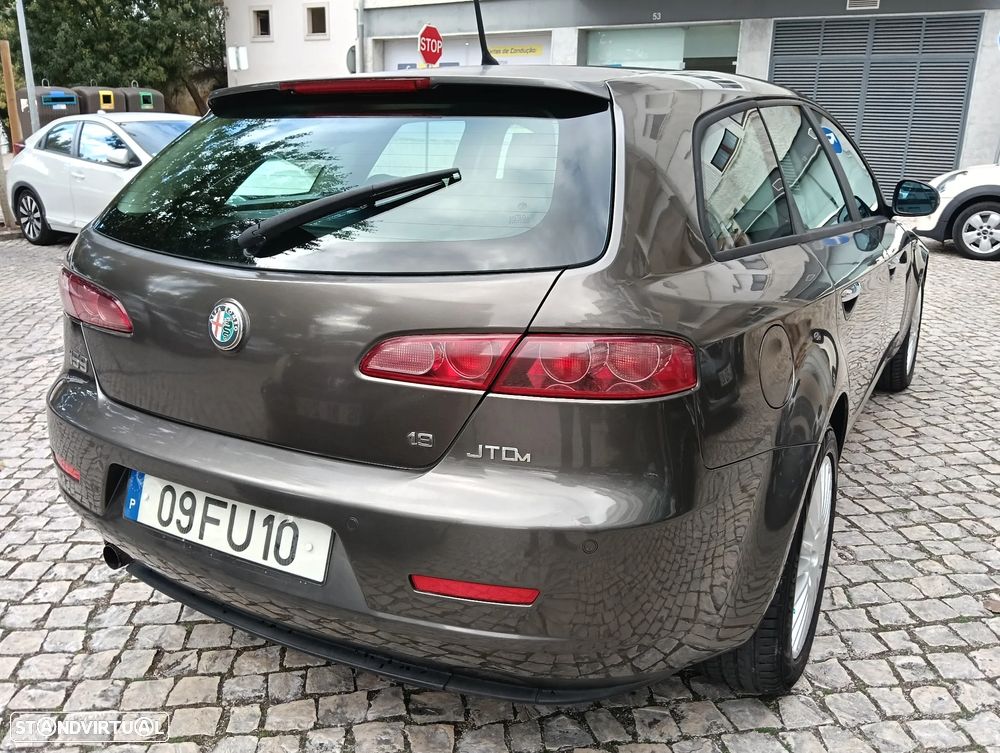 Alfa Romeo 159 Sportwagon 1.9 JTDm 16V Sportiva - 5
