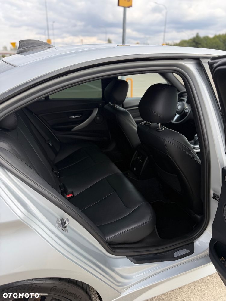 BMW Seria 3 335i - 16