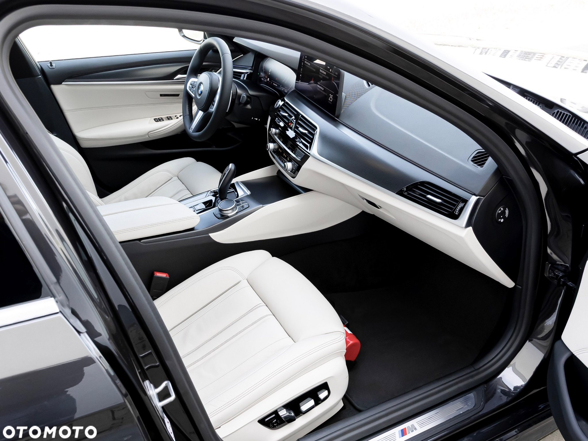 BMW Seria 5 520d xDrive M Sport sport - 28