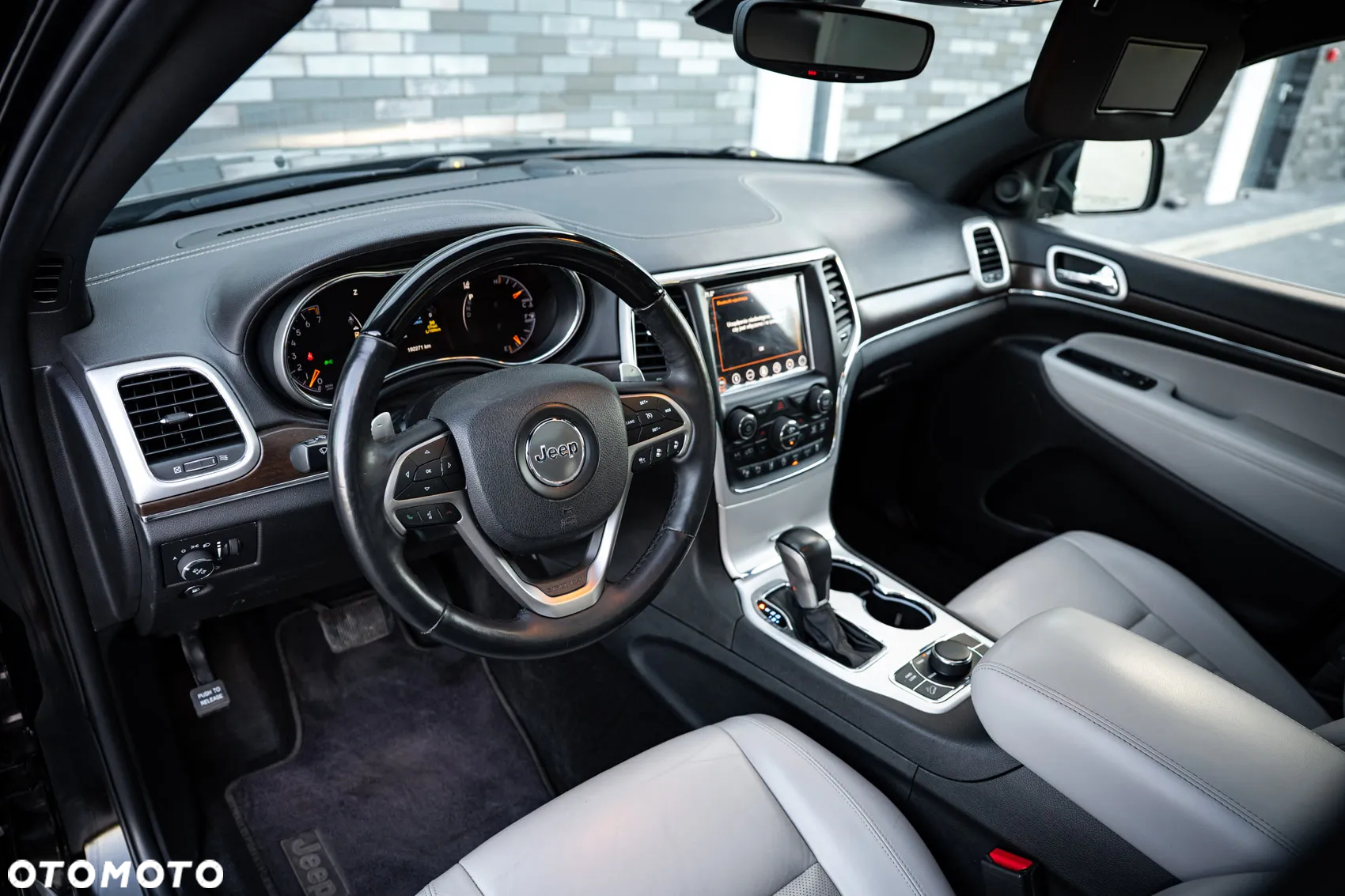 Jeep Grand Cherokee - 11