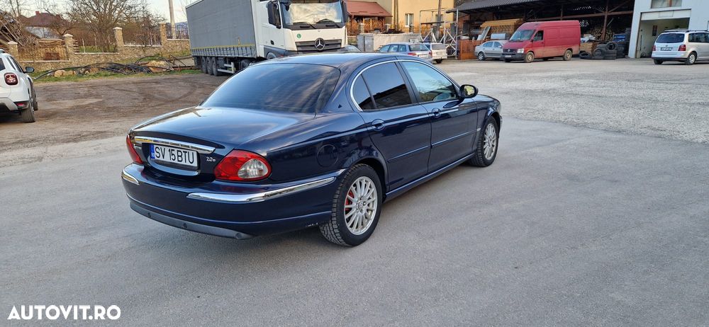 Jaguar X-Type 2.0 - 18