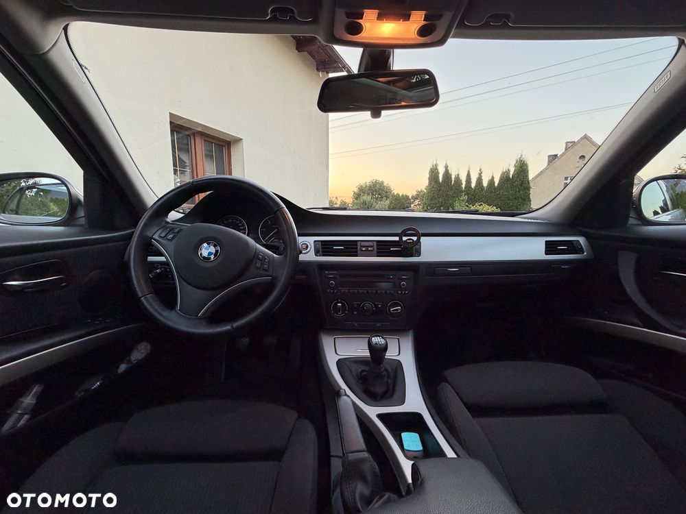 BMW Seria 3 318d DPF Edition Lifestyle - 34