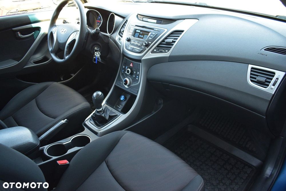 Hyundai Elantra - 16