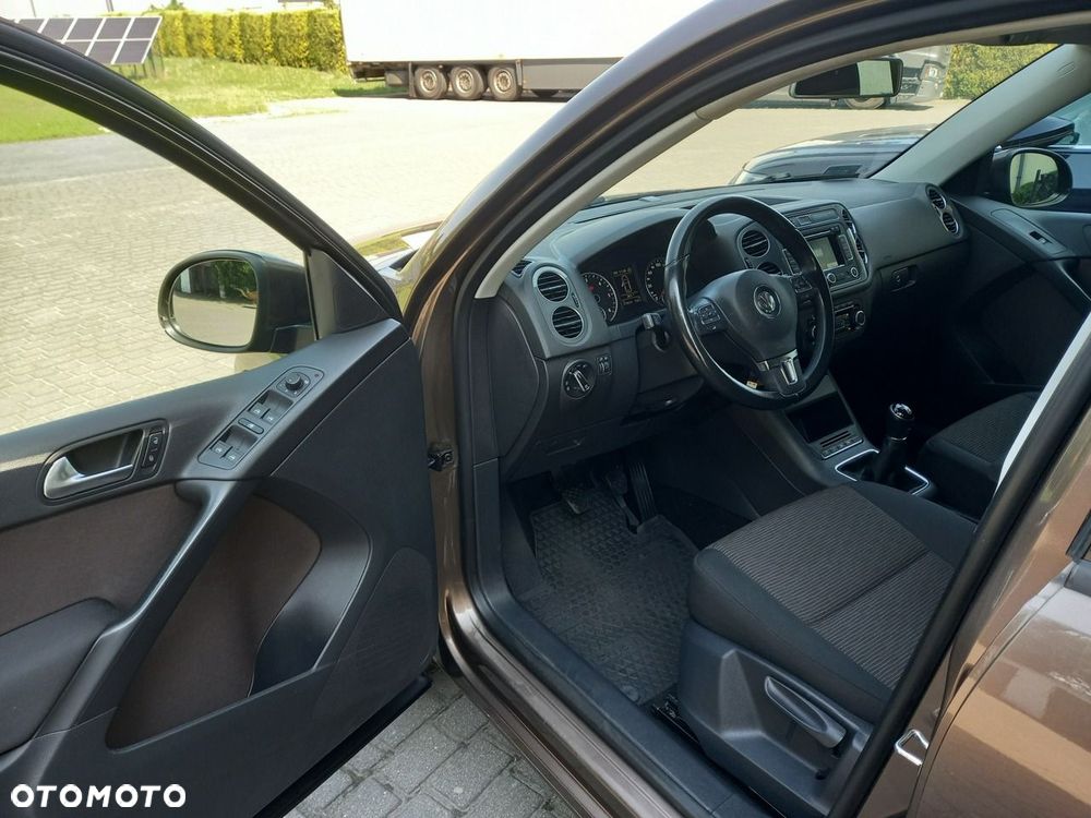 Volkswagen Tiguan 2.0 TDI DPF 4Motion BlueMotion Technology Lounge Sport & Style - 23