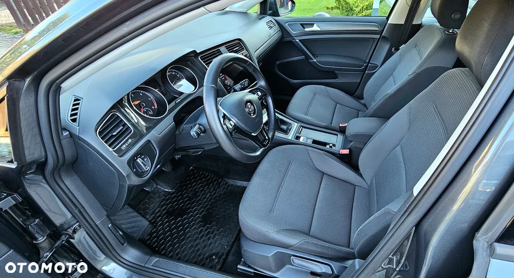 Volkswagen Golf - 10