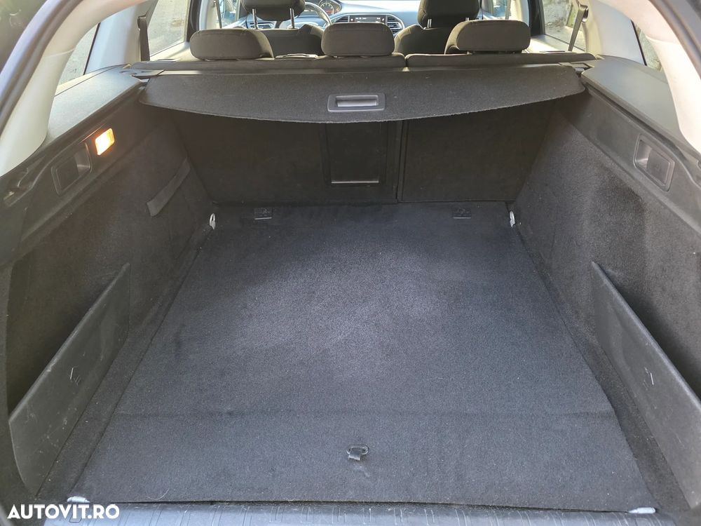 Peugeot 308 1.2 L PureTech Turbo S&S Allure - 13