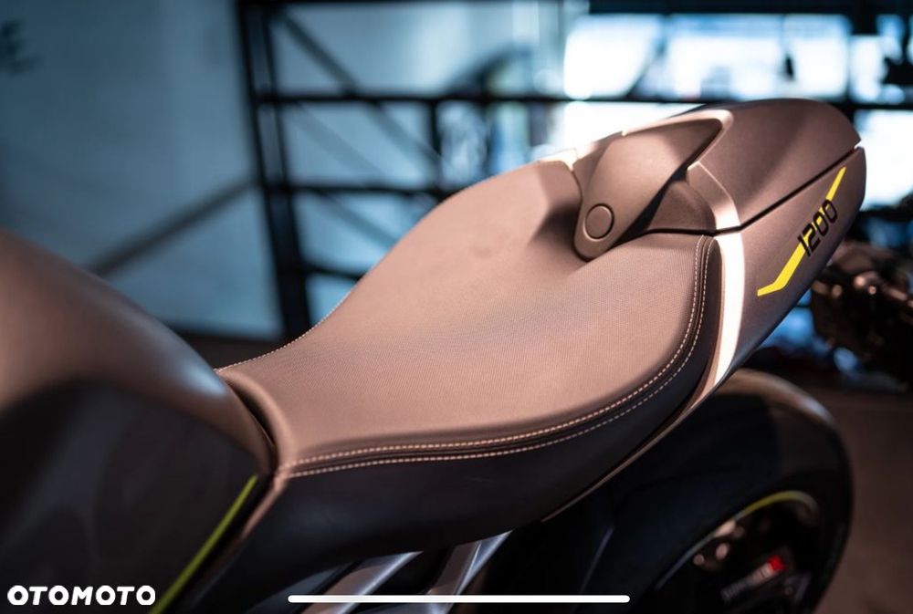 Triumph Speed Triple - 12