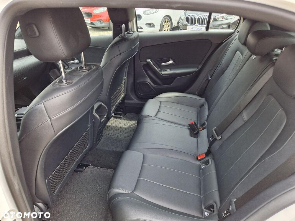 Mercedes-Benz Klasa A 180 Style 7G-DCT - 32