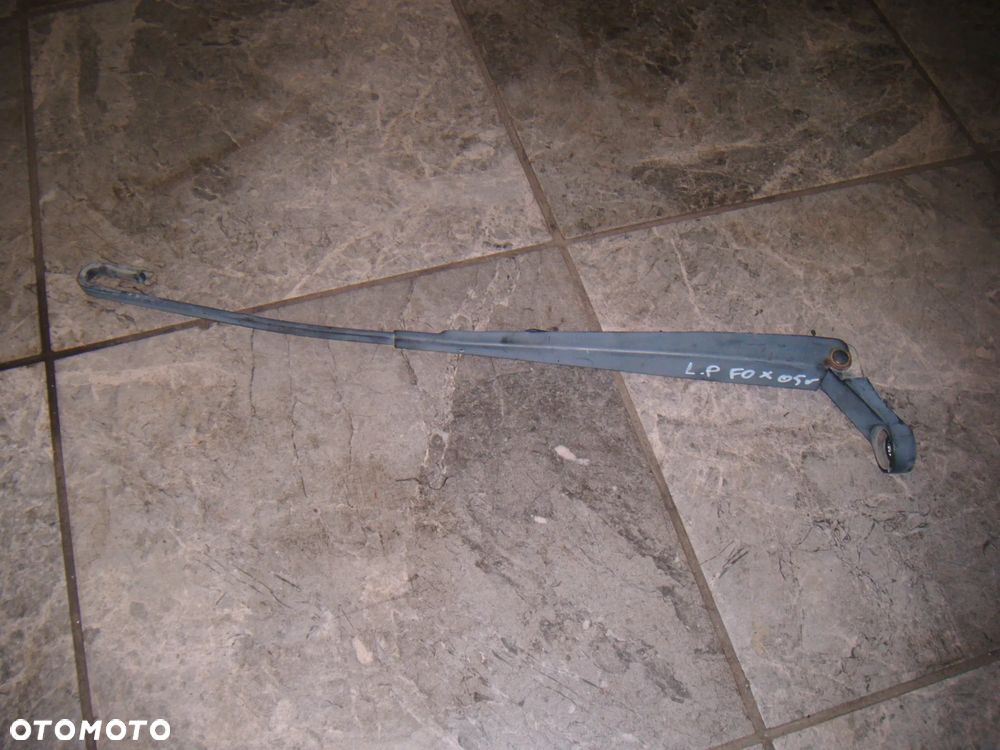 vw fox 05r ramię wycieraczki lewy przód - 1