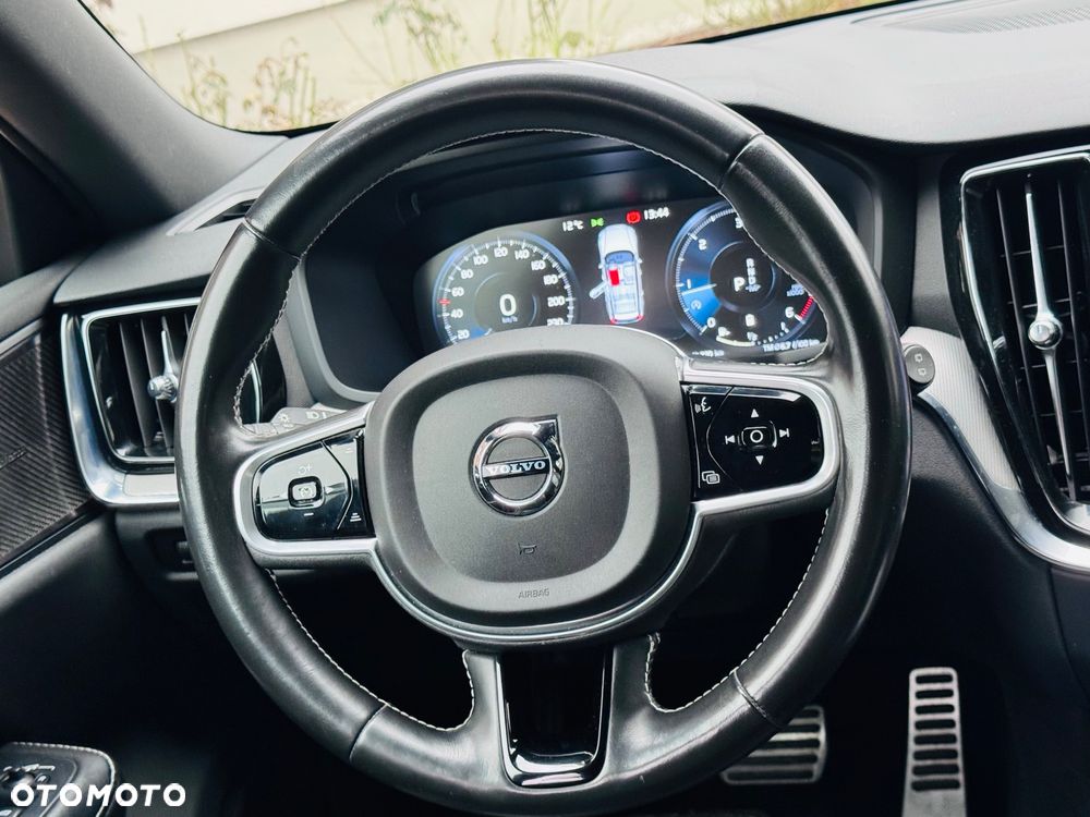 Volvo V60 D4 AWD R-Design - 26