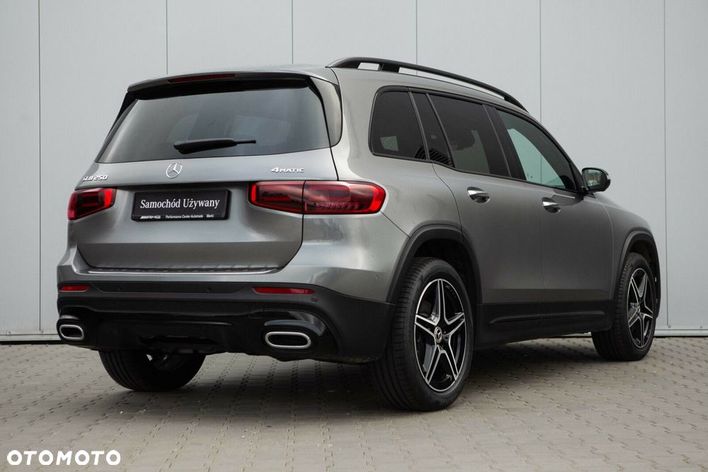 Mercedes-Benz GLB - 9