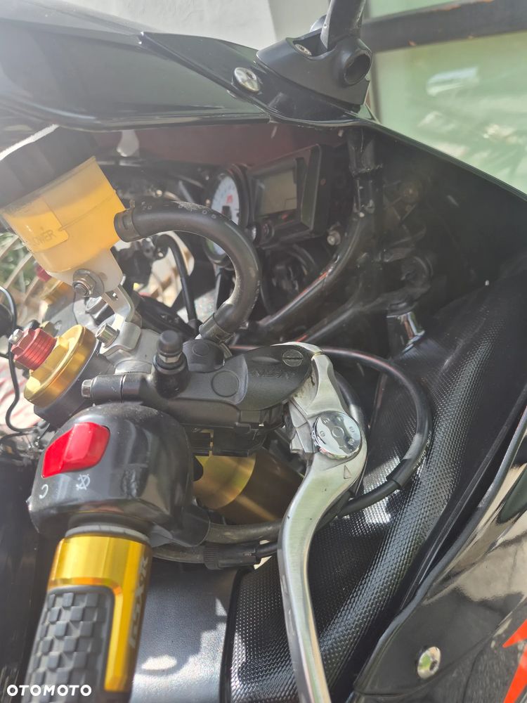 Suzuki GSX-R - 15