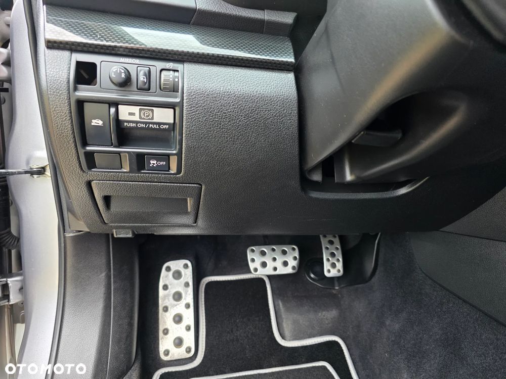 Subaru Legacy 2.5i GT - 27