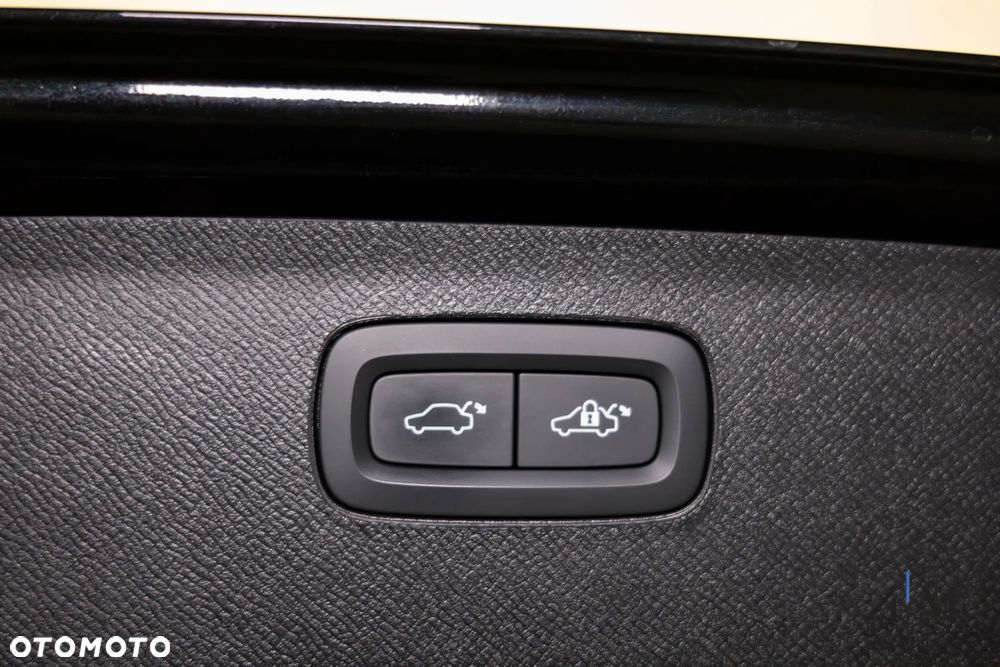 Volvo XC 90 B5 D AWD Ultimate Dark 7os - 40